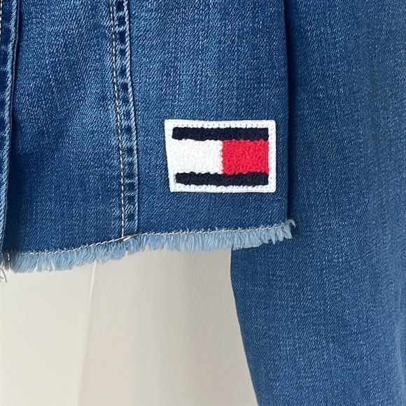 Brand New Tommy Hilfiger Blue Denim Jean Jacket Cropped Military Frayed Hem - Picture 4 of 12